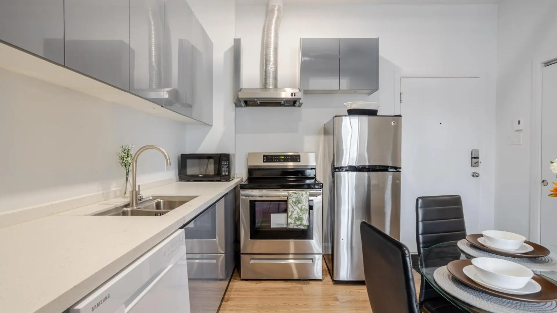 Lovely Loft With Views On Bishop - Mtl Montreal Apartament