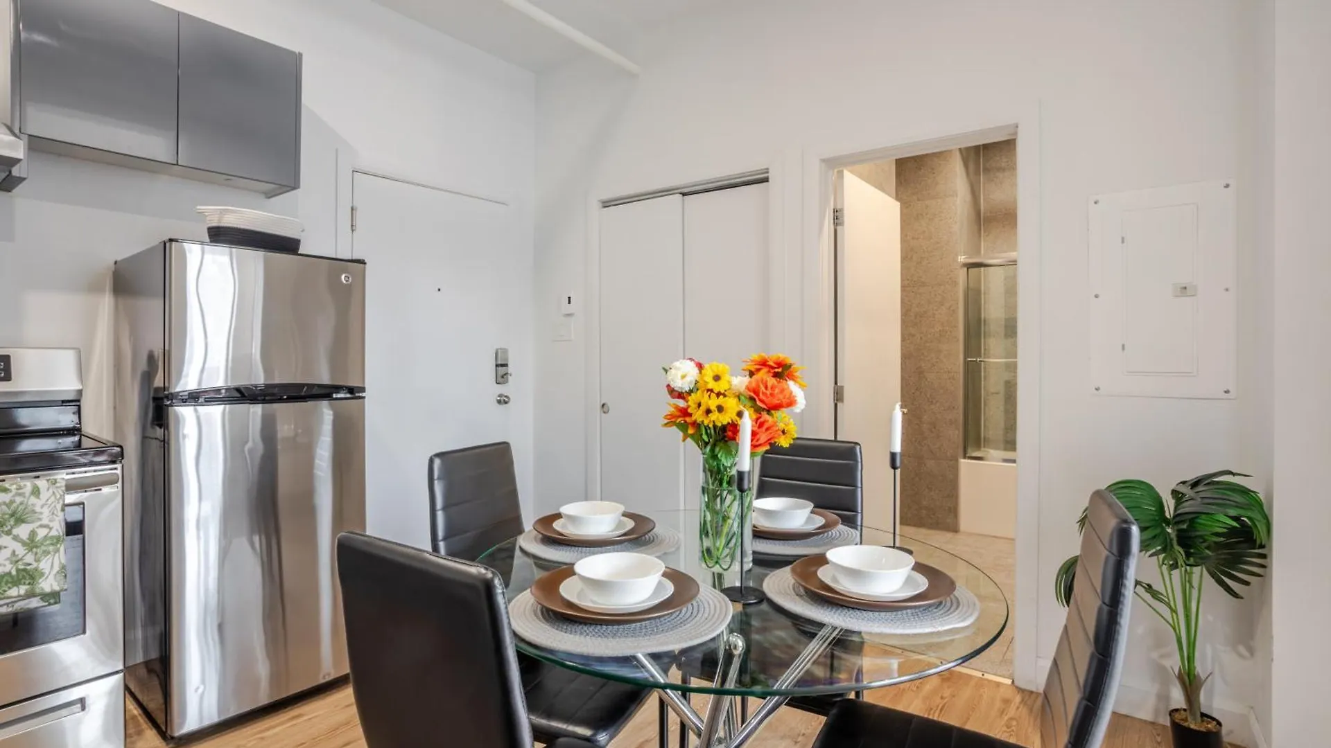 Lovely Loft With Views On Bishop - Mtl Montréal
